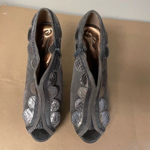 Poetic License platform heel